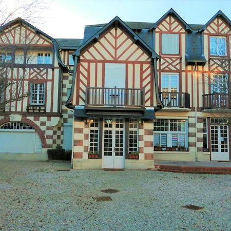 Le Petit Cabourg De La Cour Normande Studio Coeur De Ville -1 A 2 Personness Екстер'єр фото